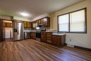 15873-15875 US-75 in Blair, NE - Building Photo