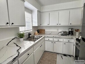 1630 W 104th St in Los Angeles, CA - Foto de edificio - Building Photo