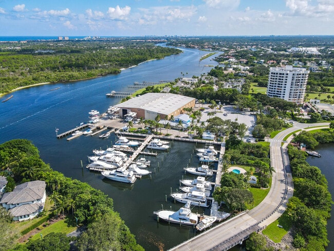 3322 Casseekey Island Rd in Jupiter, FL - Building Photo - Building Photo