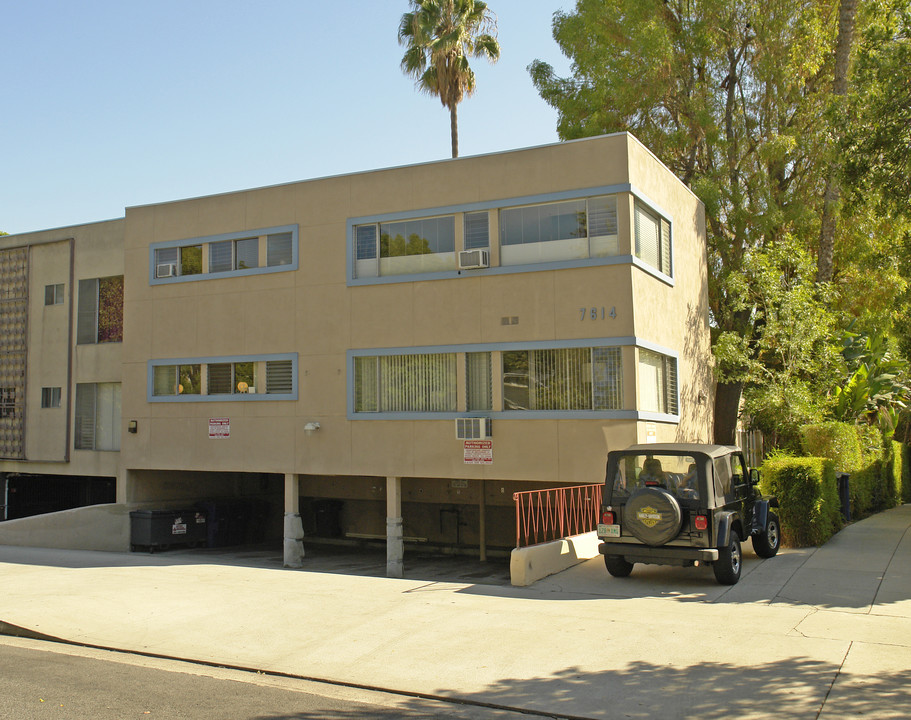 7614 Hampton Ave in Los Angeles, CA - Building Photo