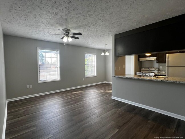 1405 Ireland Dr in Fayetteville, NC - Foto de edificio - Building Photo