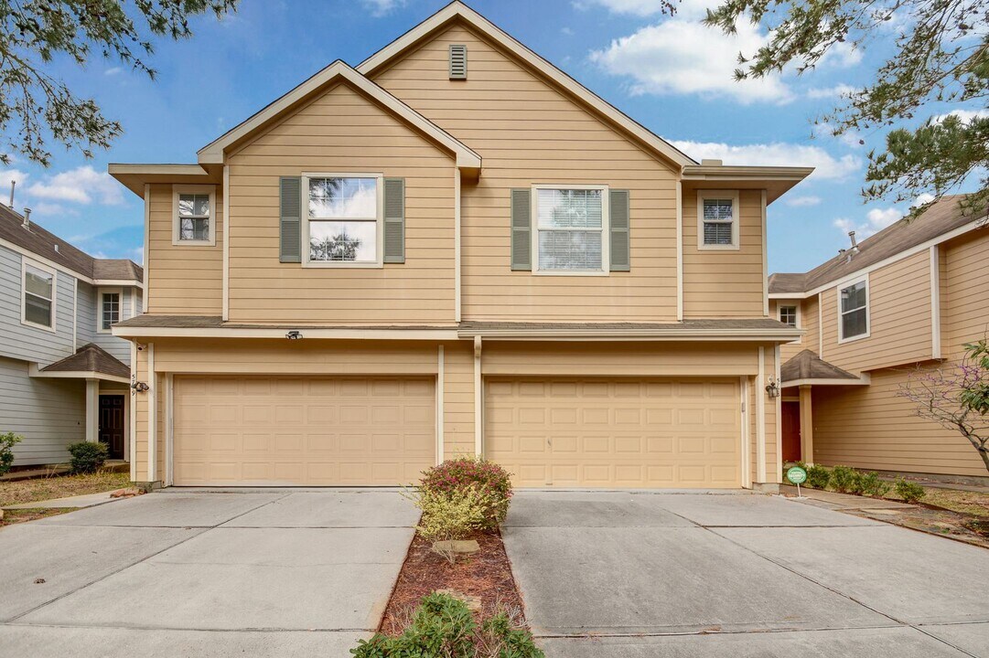 5723 Vinemont Ln in Houston, TX - Building Photo