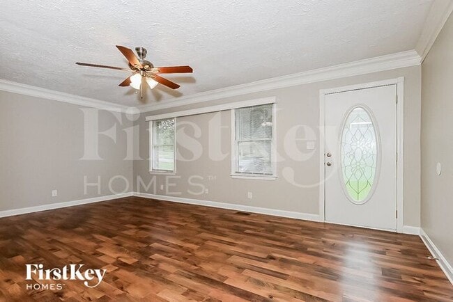 6153 Continental Cir in Morrow, GA - Foto de edificio - Building Photo