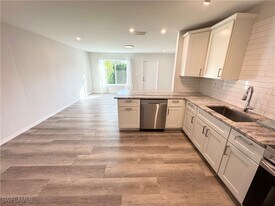 3181 Poinciana Dr in Naples, FL - Building Photo