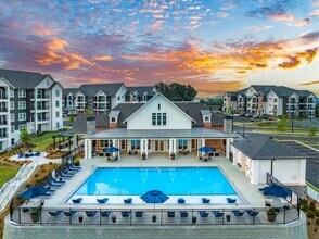 Adams Hill Apartments in Greenville, SC - Foto de edificio - Building Photo