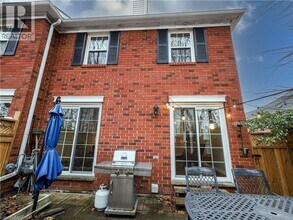 2390 Woodward Ave in Burlington, ON - Building Photo - Building Photo