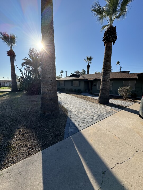 1947 W Northview Ave in Phoenix, AZ - Building Photo