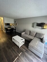 411 Kelton Ave, Unit 132 in Los Angeles, CA - Foto de edificio - Building Photo