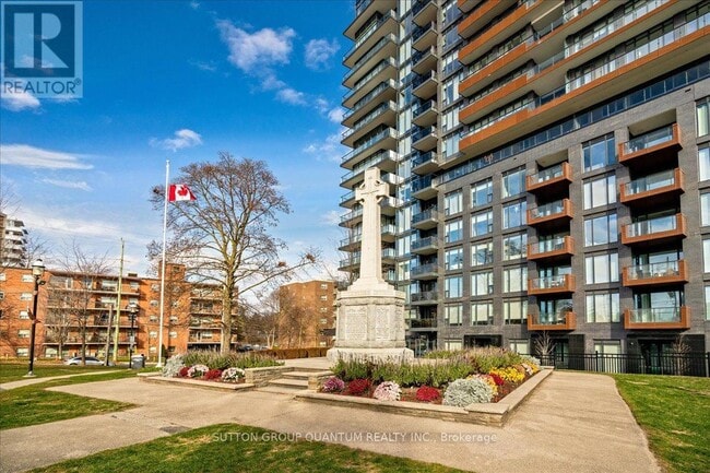 21 Park St E in Mississauga, ON - Building Photo - Building Photo