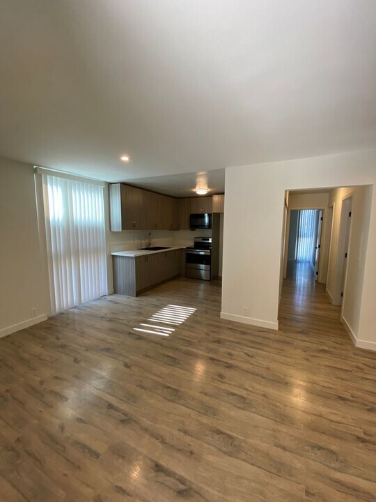 7347 Haskell Ave in Los Angeles, CA - Building Photo