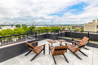 400 River in Davenport, IA - Foto de edificio - Building Photo