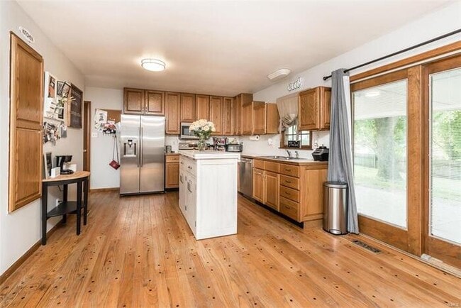 18 Lee Ct