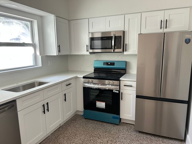 2380 Madrid Ave in Safety Harbor, FL - Building Photo - Building Photo