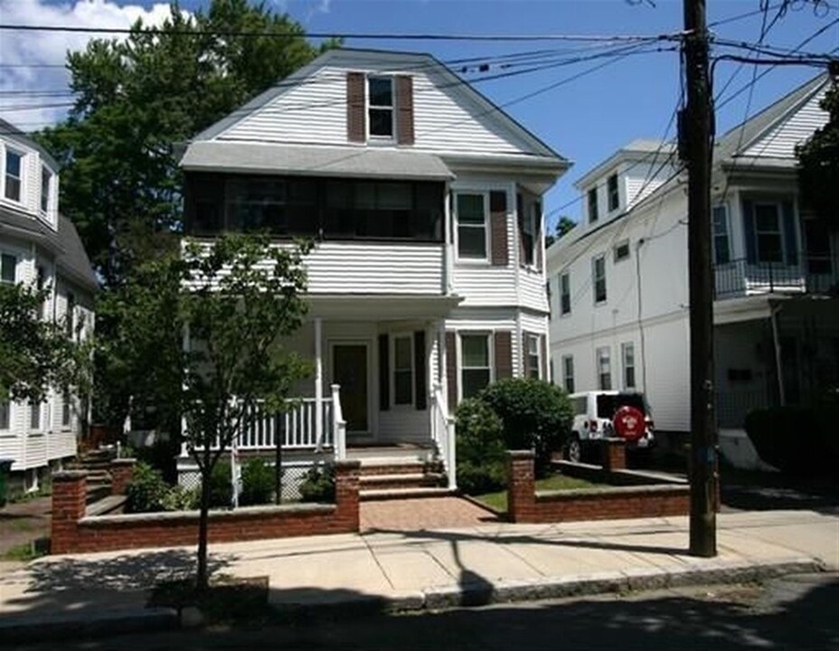 10 Greenleaf Ave, Unit 2 in Medford, MA - Foto de edificio