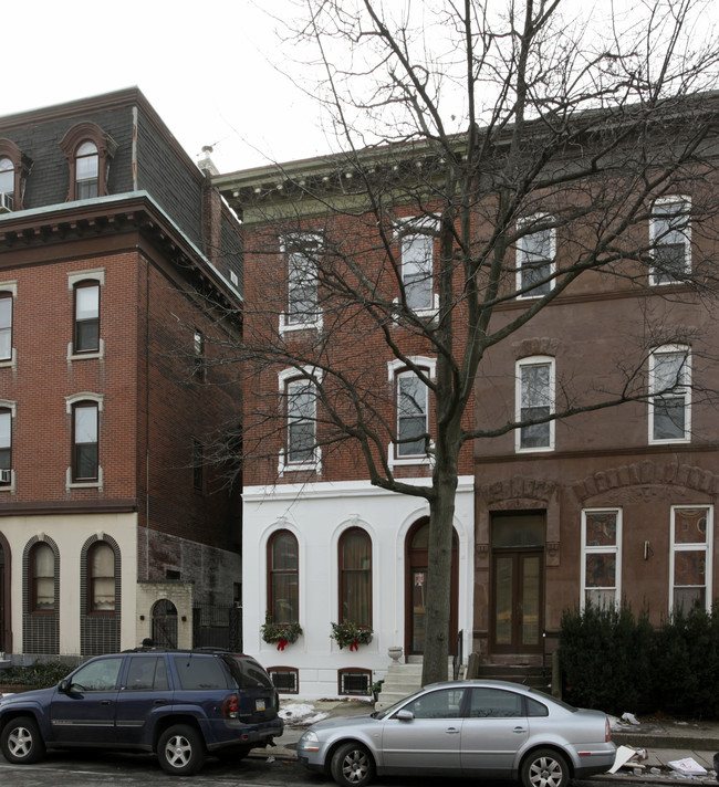 1916 Spring Garden St in Philadelphia, PA - Building Photo - Building Photo