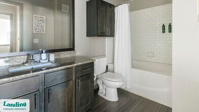 99 W Cedar Bayou Lynchburg Rd in Baytown, TX - Foto de edificio - Building Photo