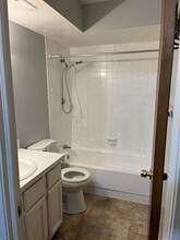 4789 Columbia Rd, Unit 206 in North Olmsted, OH - Building Photo - Building Photo