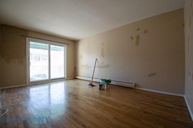 22-28 Steinway St-Unit -2 in Queens, NY - Building Photo - Building Photo