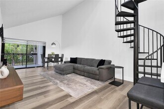 13028 SW 88th Ln in Miami, FL - Foto de edificio - Building Photo