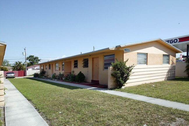 1023 W 29th St in Hialeah, FL - Building Photo - Building Photo