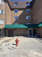 220 S Roselle Rd, Unit 220 S Roselle Rd #421 in Schaumburg, IL - Building Photo - Building Photo