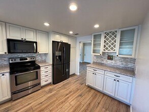 40034 Village 40 in Camarillo, CA - Building Photo - Building Photo