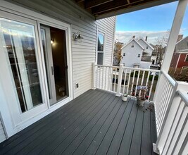 7 Church St, Unit 2 in Somerville, MA - Foto de edificio - Building Photo