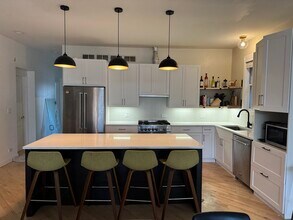 2212 W Huron St, Unit 2 in Chicago, IL - Building Photo - Building Photo