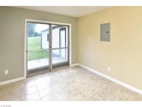 25240 Sandhurst Rd in Bedford Heights, OH - Building Photo - Building Photo