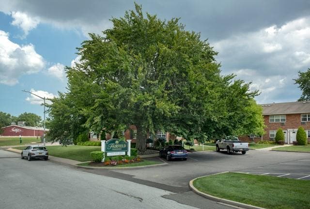 81 Bowling Ln in Levittown, NY - Building Photo - Building Photo