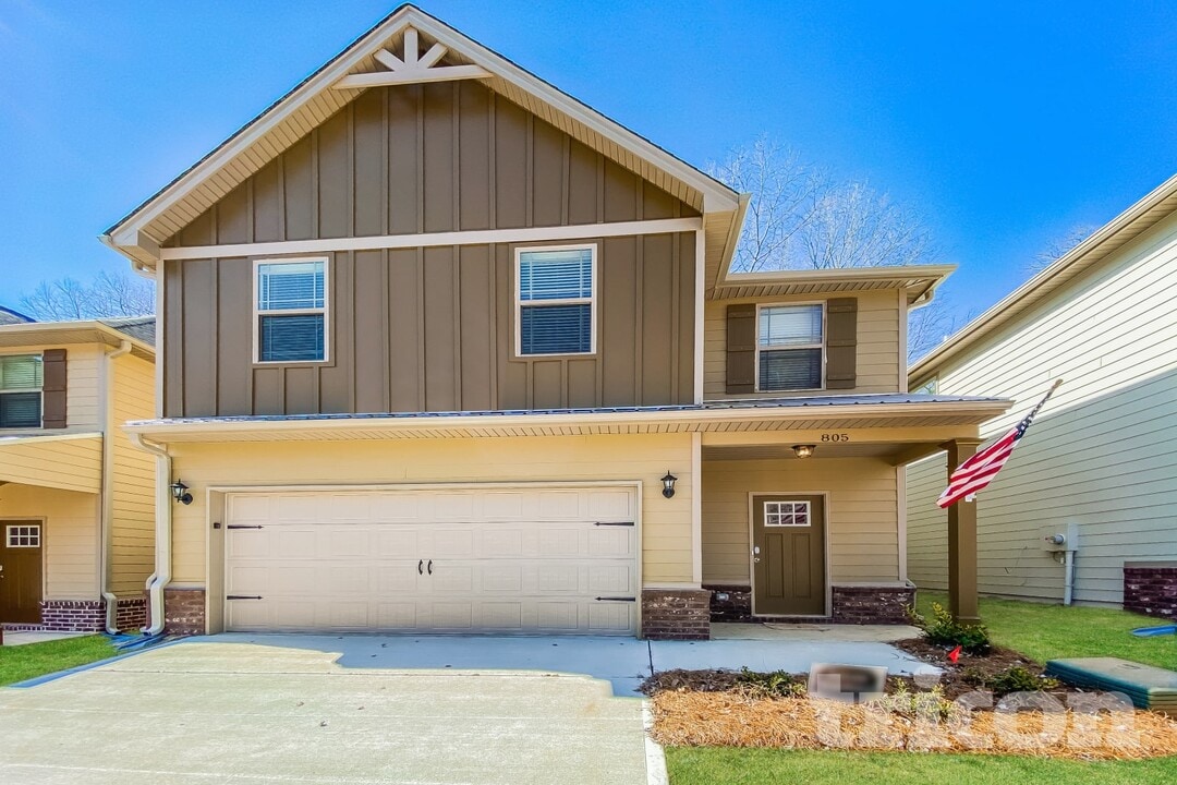 805 Crescent Way in Griffin, GA - Foto de edificio