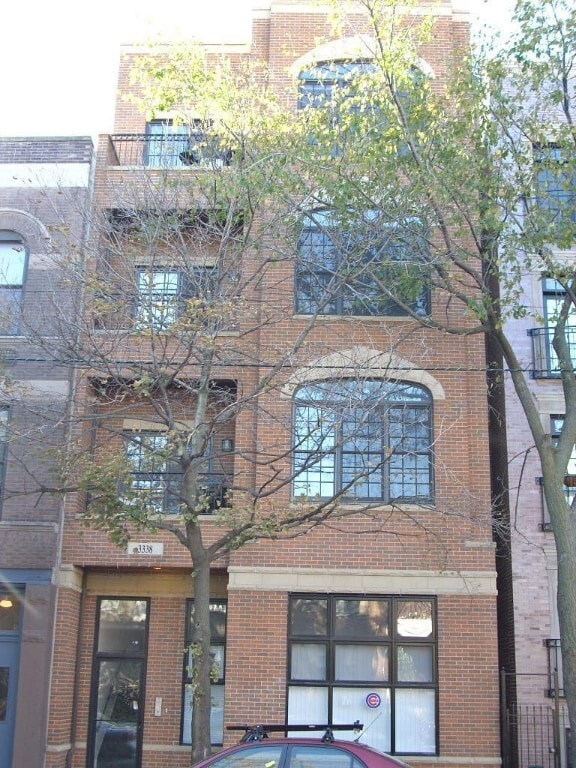 3338 N Sheffield Ave, Unit 3 in Chicago, IL - Foto de edificio - Building Photo