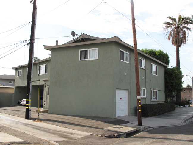 125 E Spring St in Long Beach, CA - Foto de edificio - Building Photo