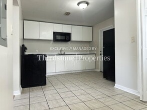 1173 W 27th St in Jacksonville, FL - Foto de edificio - Building Photo