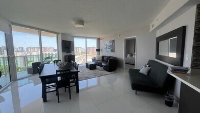 150 Sunny Isles Blvd, Unit 1202 in Sunny Isles Beach, FL - Foto de edificio - Building Photo