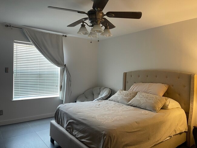 2107 Snow Falls Dr, Unit Apartment in Laredo, TX - Building Photo - Building Photo