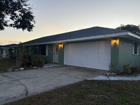 6356 5th St Cir E in Bradenton, FL - Building Photo