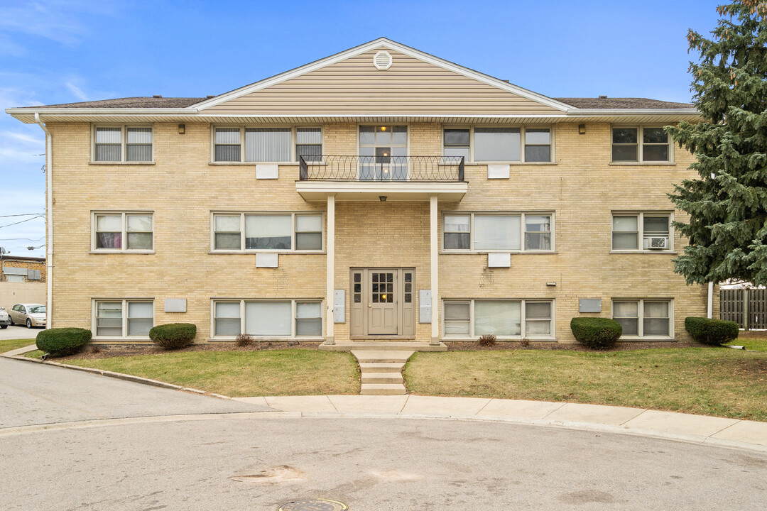 Hanover Park Blu Apartments in Hanover Park, IL - Building Photo