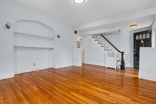 12 Lowell Pl in Waltham, MA - Building Photo - Building Photo