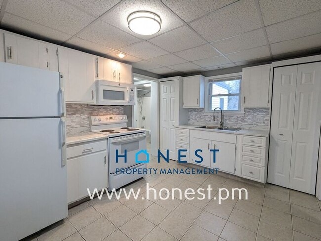 73 Kennedy Memorial Dr in Waterville, ME - Building Photo - Building Photo