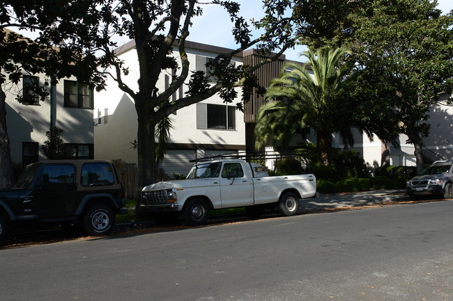 36 Arch St in Redwood City, CA - Foto de edificio - Building Photo