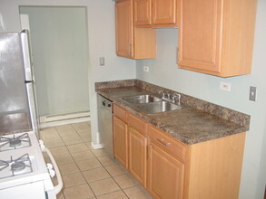 1810 W Hatherleigh Ct in Mount Prospect, IL - Building Photo - Building Photo