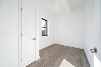 201 Cornelison Ave in Jersey City, NJ - Building Photo - Building Photo