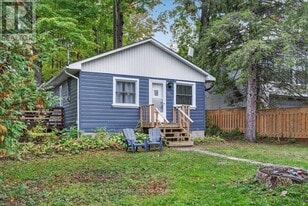 881 Clifton Blvd in Innisfil, ON - Building Photo