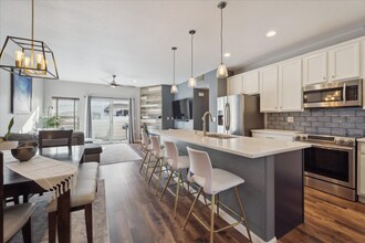 10379 W 55th Ln in Arvada, CO - Foto de edificio - Building Photo