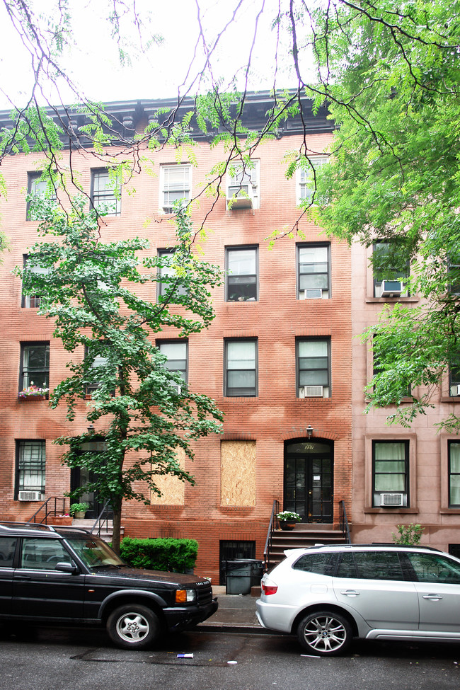 357 W 22nd St in New York, NY - Building Photo - Building Photo