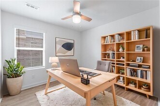 4651 W Aurora St in Fayetteville, AR - Building Photo - Building Photo