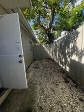 2081 NW 30th St in Miami, FL - Building Photo - Building Photo