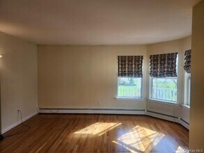 4 Gatz Rd in Riverhead, NY - Building Photo - Building Photo