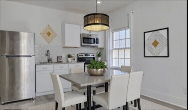 121 W Moore St in Sherman, TX - Building Photo - Building Photo